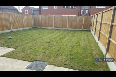 3 bedroom semi-detached house to rent, Lomas Close, Manchester, M5