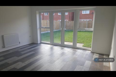 3 bedroom semi-detached house to rent, Lomas Close, Manchester, M5