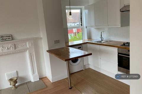 2 bedroom flat to rent, Addiscombe Road, Croydon, CR0