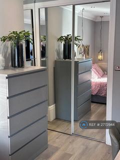 1 bedroom in a flat share to rent, Truslove Road, London, SE27