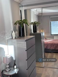 1 bedroom in a flat share to rent, Truslove Road, London, SE27