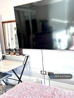 1 bedroom in a flat share to rent, Truslove Road, London, SE27