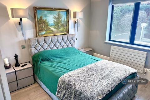 1 bedroom in a flat share to rent, Truslove Road, London, SE27