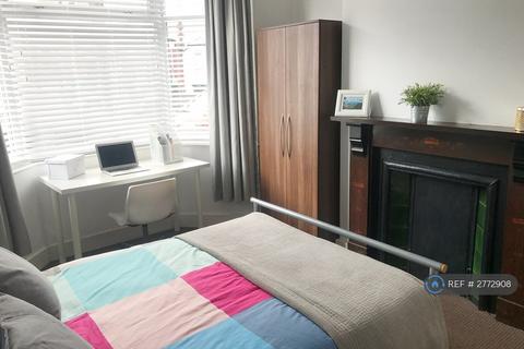 4 bedroom terraced house to rent, Queensland Avenue, Coventry, CV5