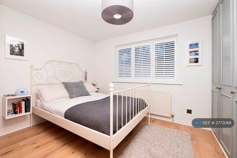 undefined, Caroline Close, London, N10