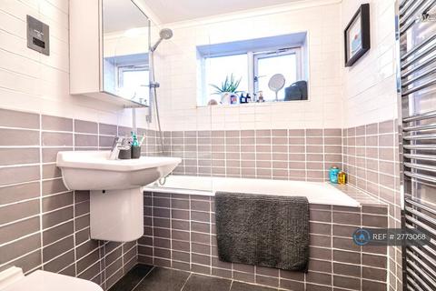 undefined, Caroline Close, London, N10