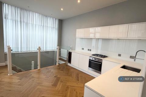 3 bedroom flat to rent, Boutflower Road, Wandsworth, London, SW11