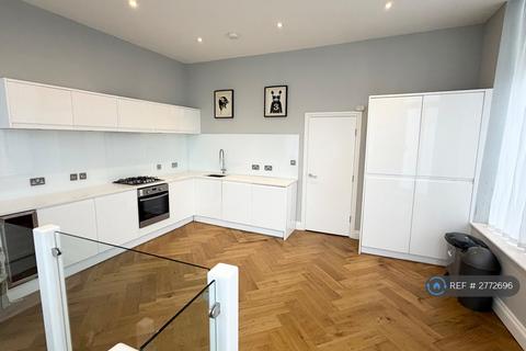 3 bedroom flat to rent, Boutflower Road, Wandsworth, London, SW11