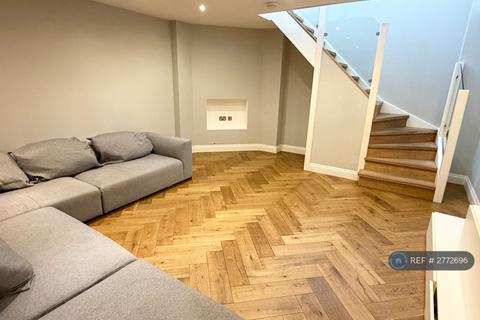 3 bedroom flat to rent, Boutflower Road, Wandsworth, London, SW11