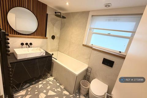 3 bedroom flat to rent, Boutflower Road, Wandsworth, London, SW11