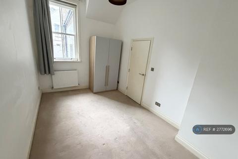 3 bedroom flat to rent, Boutflower Road, Wandsworth, London, SW11