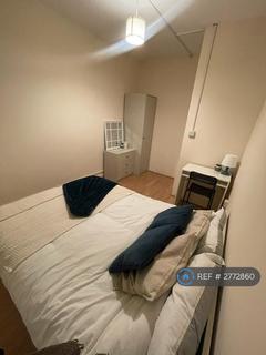 1 bedroom in a flat share to rent, Fitzroy House, London, E14