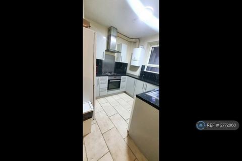 1 bedroom in a flat share to rent, Fitzroy House, London, E14