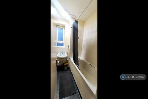 1 bedroom in a flat share to rent, Fitzroy House, London, E14