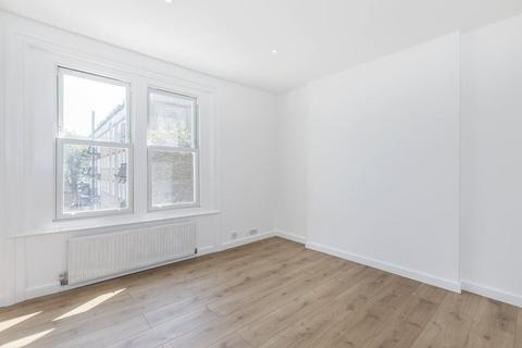 Studio to rent, Camden Road, London  N7