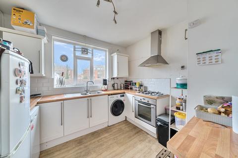 2 bedroom apartment for sale, Holwell Place, Pinner