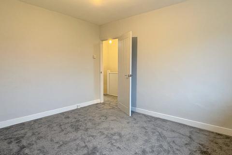 3 bedroom apartment to rent, Queensbury Station Parade, Queensbury, Edgware HA8