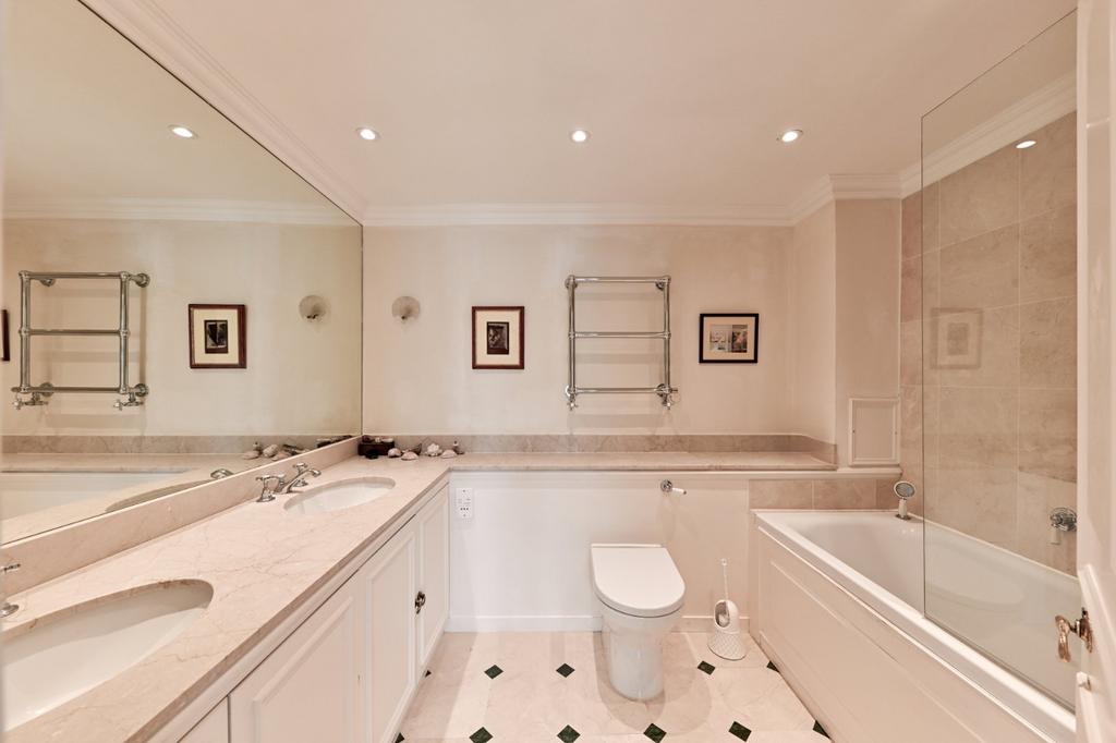 En-Suite Bathroom
