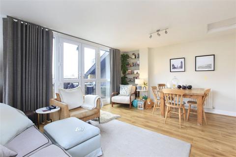 2 bedroom flat to rent, Liston Road, London SW4