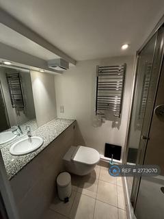 2 bedroom flat to rent, Cadogan Road, London, SE18