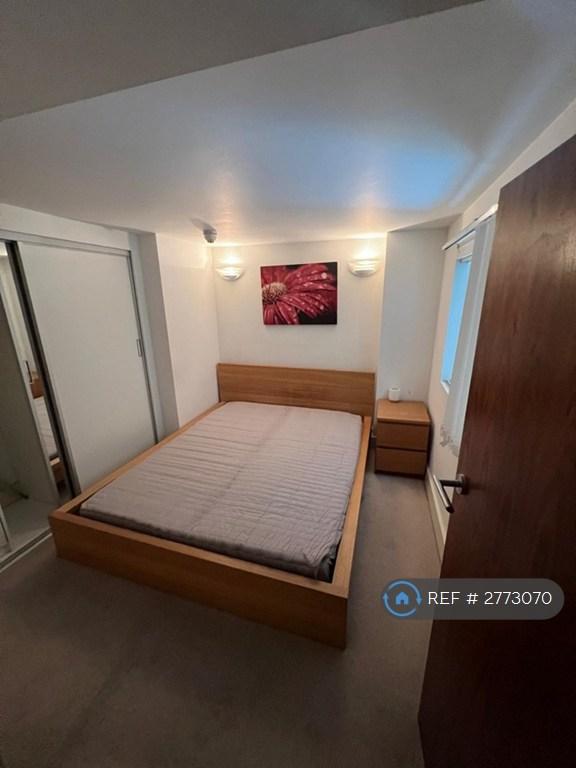 Master Bedroom (In-Built Wardrobe)