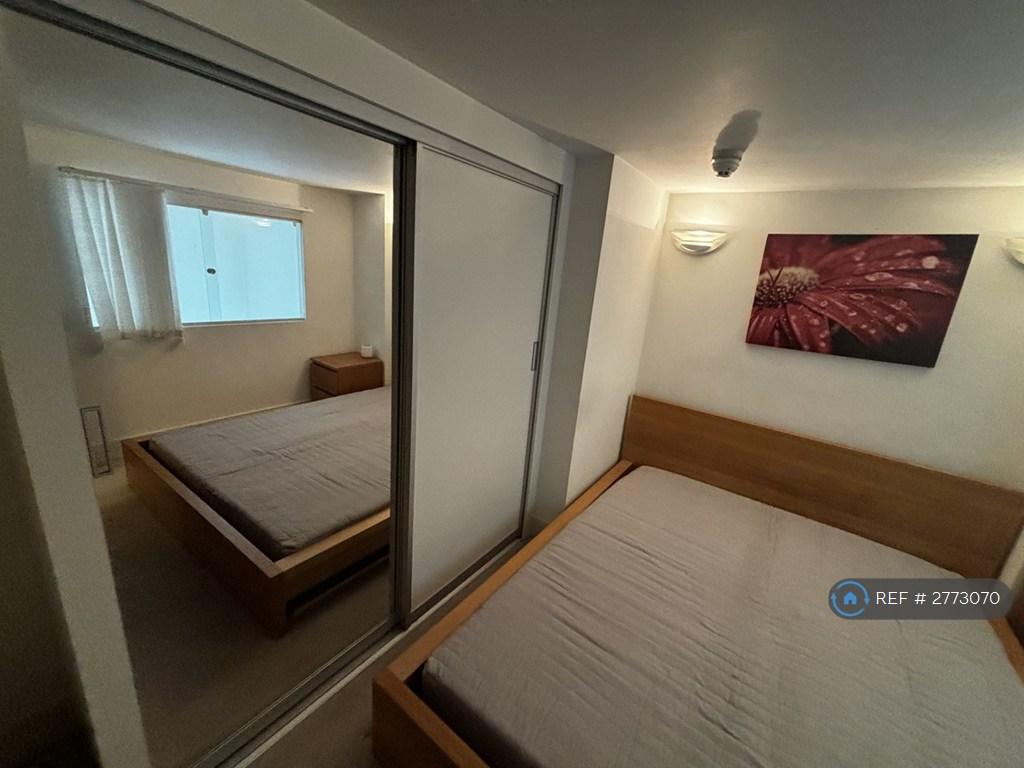 Fitted Wardrobe (Master Bedroom)
