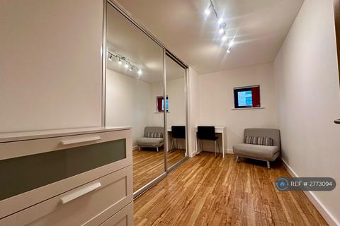 2 bedroom flat to rent, Trinity Edge, Salford, M3