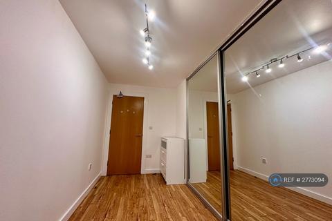 2 bedroom flat to rent, Trinity Edge, Salford, M3