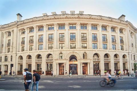 Office to rent, 1-6 Lombard St London EC3V 9AA