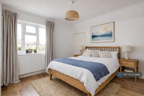 3 bedroom semi-detached house to rent, Knightwood Crescent, New Malden, KT3