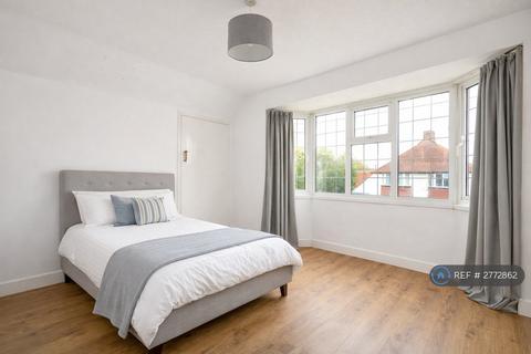 3 bedroom semi-detached house to rent, Knightwood Crescent, New Malden, KT3