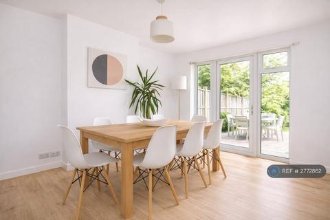 3 bedroom semi-detached house to rent, Knightwood Crescent, New Malden, KT3