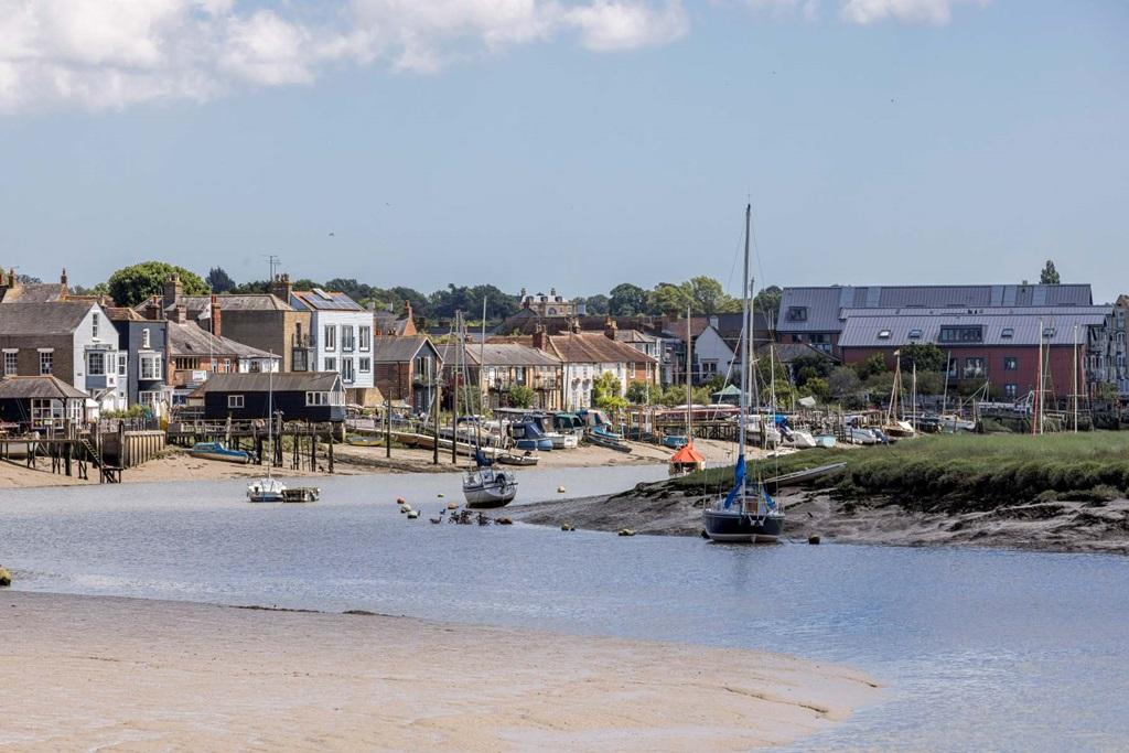 The River Colne - beautiful views & endless...