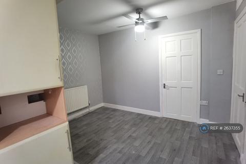 2 bedroom terraced house to rent, Bromfield Avenue, Manchester, M9
