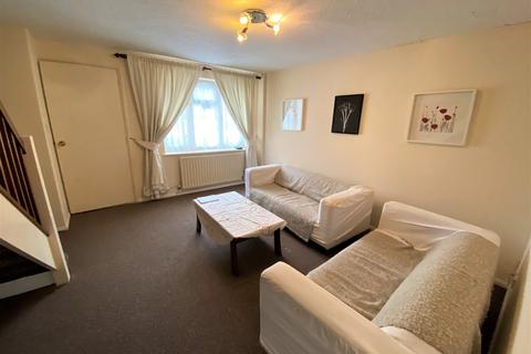 3 bedroom terraced house to rent, Gibson Road, Dagenham RM8