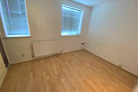 3 bedroom terraced house to rent, Gibson Road, Dagenham RM8