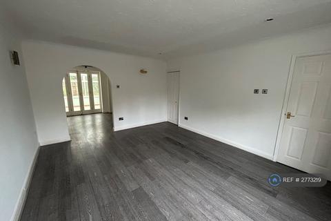 3 bedroom semi-detached house to rent, Brook Close, Long Ashton, Bristol, BS41