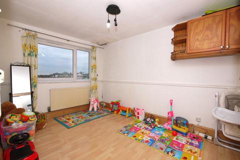 2 bedroom maisonette for sale, Gawsworth Close, London, E15