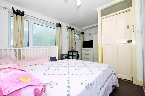 2 bedroom maisonette for sale, Gawsworth Close, London, E15