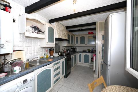 2 bedroom maisonette for sale, Gawsworth Close, London, E15