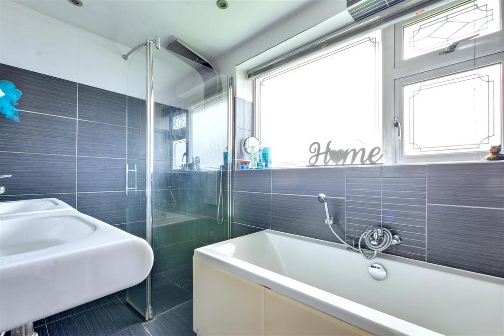 Bathroom 1.jpeg