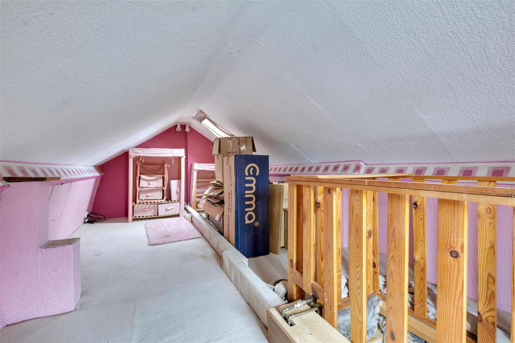 Loft Room 1.jpeg