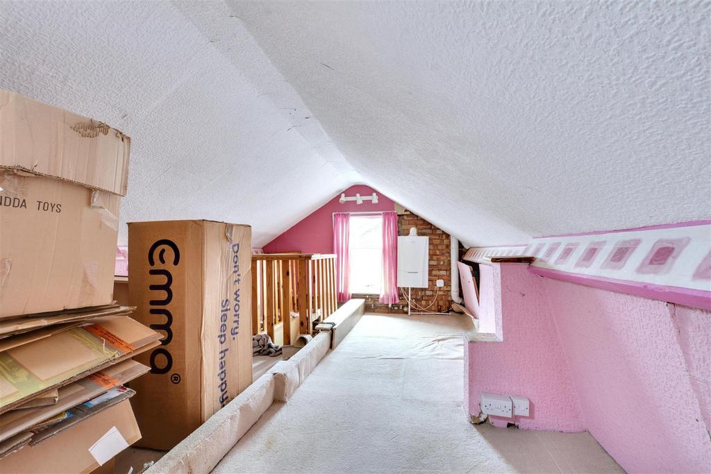 Loft Room 2.jpeg