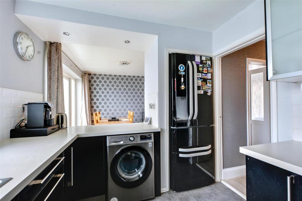 Kitchen 2.jpeg