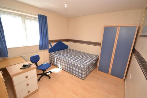 1 bedroom in a house share to rent, Fleming Gardens