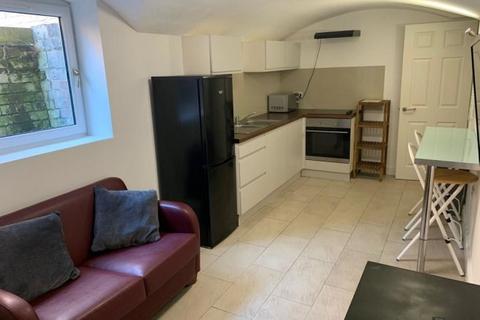 2 bedroom house share to rent, Church Street