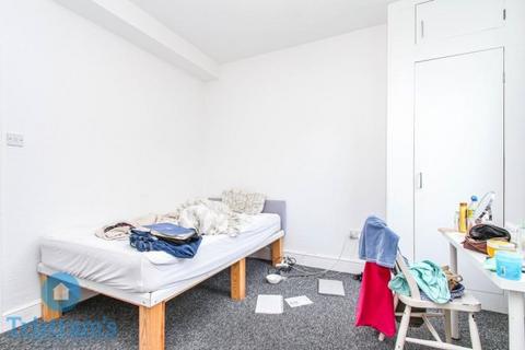 1 bedroom in a house share to rent, Burns Street
