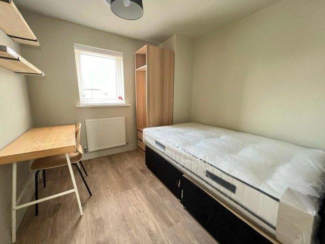 Eltham-road-ng2-5jp-1036394