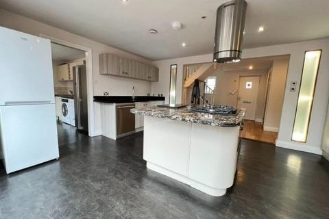 7 bedroom house share to rent, Melton Grove