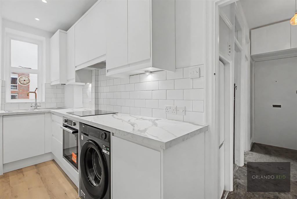 Flat 15, Windsor Court SW4 0 JF-3.jpg